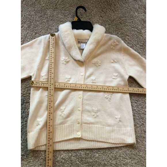 Dress Barn Women’s White Knitted Floral Embroidered Cardigan Button Up Sweater S - Picture 5 of 6